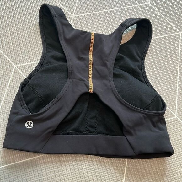 Lululemon Tough Train High-Neck Bra *Medium Support Size 4 - Picture 1 of 7